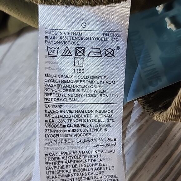 Old Navy Mid Rise Shorts Olive Green Womens Size Large NWT - Picture 10 of 10